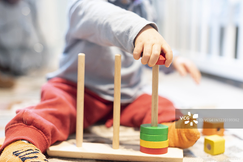 宝宝玩玩具图片素材