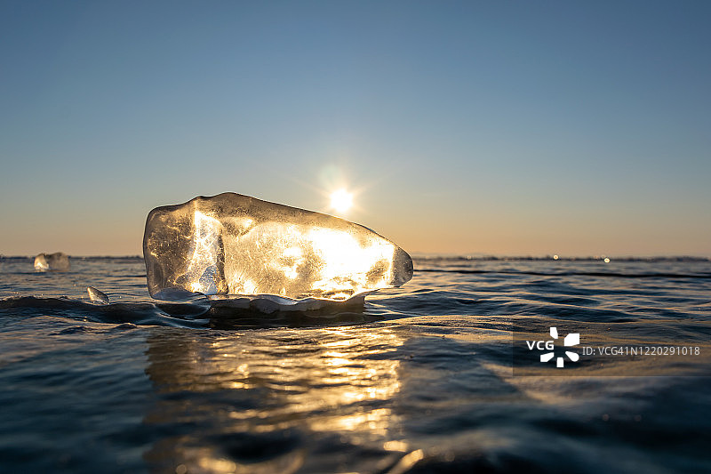 贝加尔湖日落冰面美景图片素材