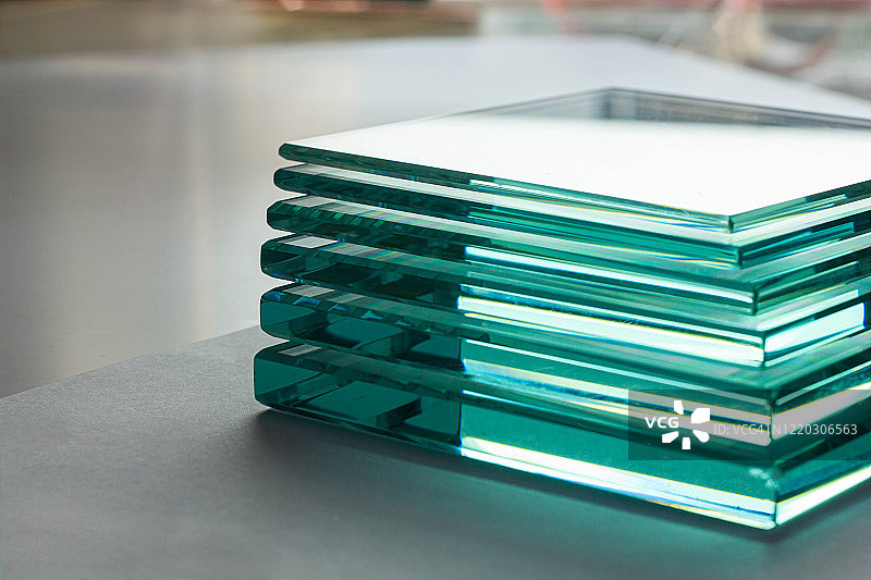玻璃厂生产各种透明厚度的玻璃图片素材