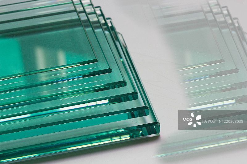玻璃厂生产各种透明厚度的玻璃图片素材