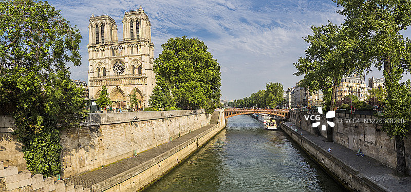 巴黎圣母院与塞纳河风光图片素材