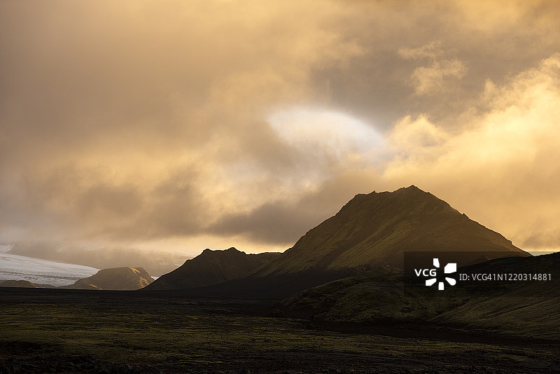 冰岛东部Hvannagil峡谷的日落山景图片素材