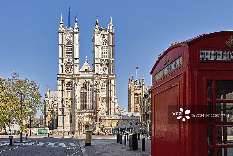 威斯敏斯特大教堂和红色电话亭图片素材