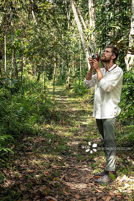 捕捉野生动物的瞬间图片素材