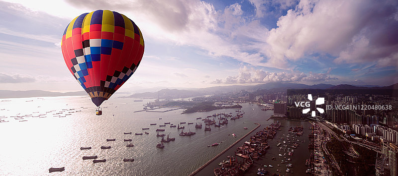 香港日落时分的热气球-香港旅游背景图片素材