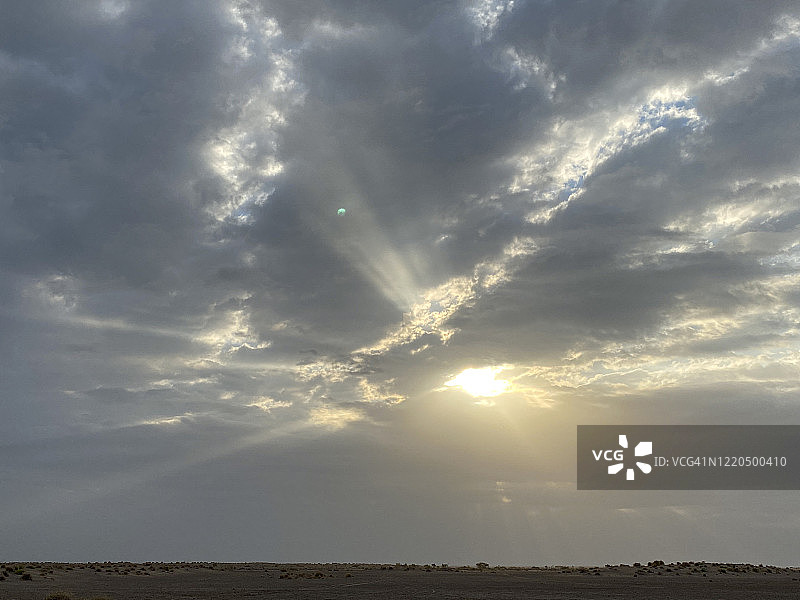 埃塞俄比亚塞梅拉日出时的壮丽天空图片素材