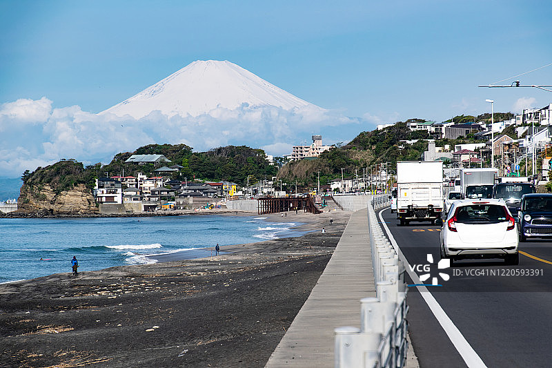 日本神奈川县的富士山和海岸公路图片素材