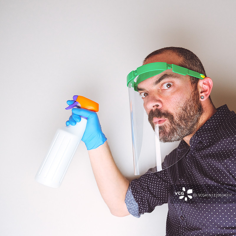 使用扩散器的防护屏男人图片素材