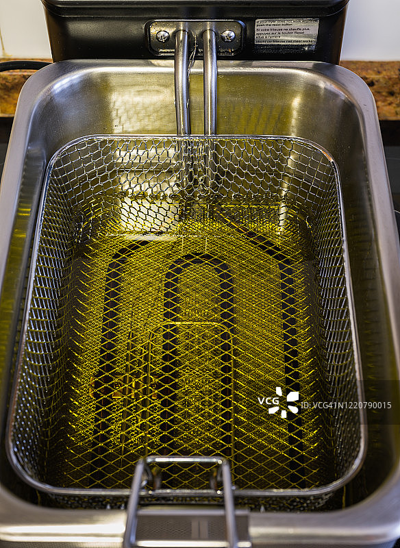 厨房里的炸锅图片素材