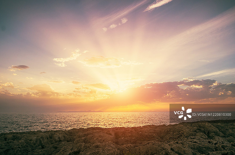 西班牙梅诺卡岛的日落图片素材