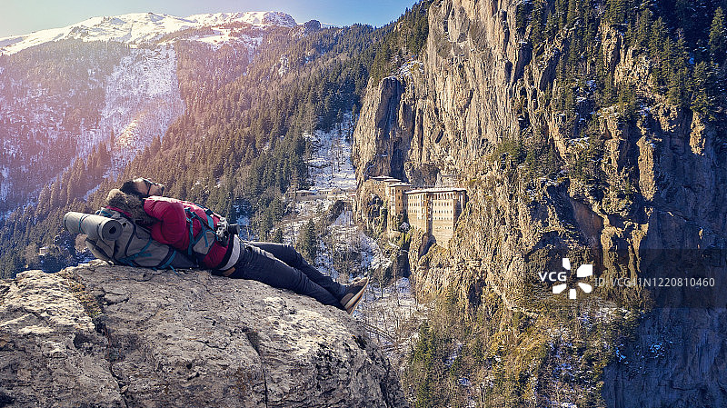 苏梅拉修道院附近雪山观景点图片素材