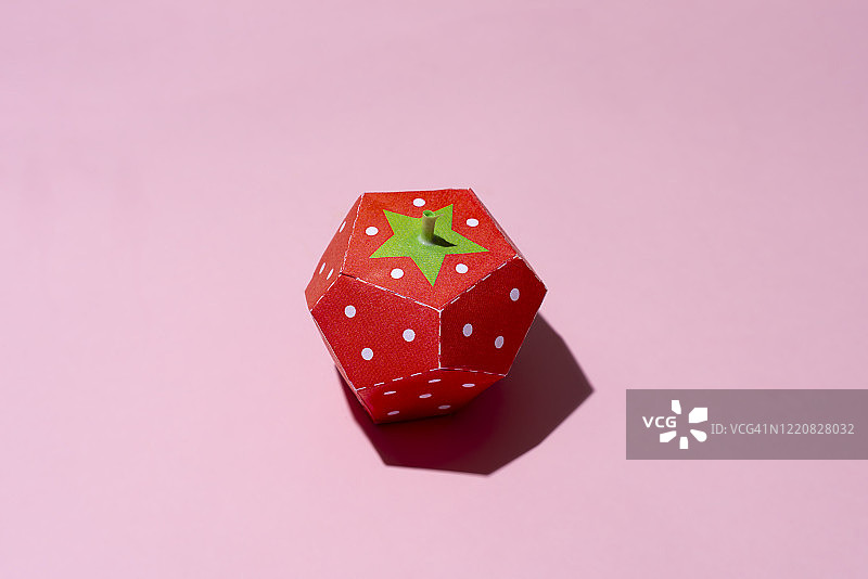 纸质手工草莓水果图片素材