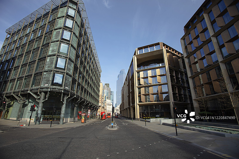 伦敦封锁期间空旷的街道图片素材