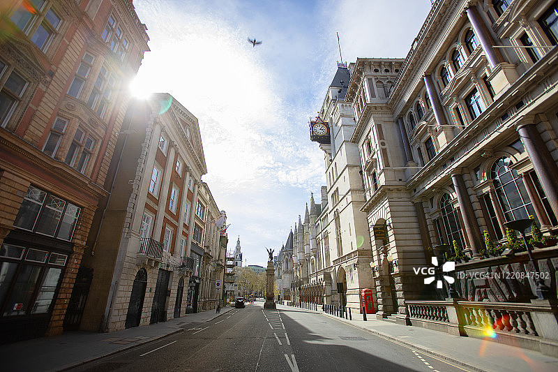 伦敦封锁期间空旷的街道图片素材
