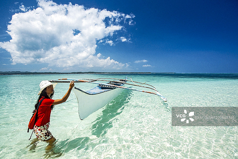 菲律宾锡亚高岛的船只图片素材