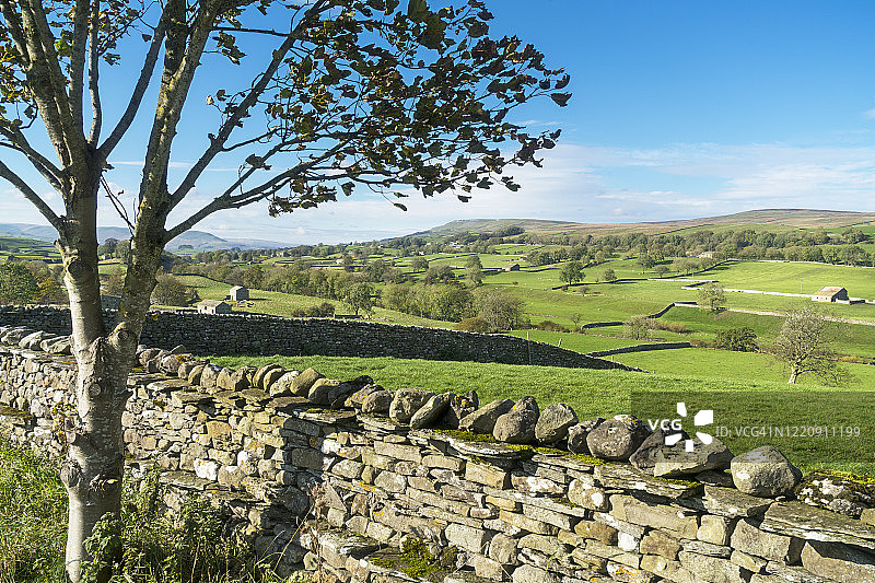 英国约克郡霍斯村附近的文斯利代尔秋色图片素材