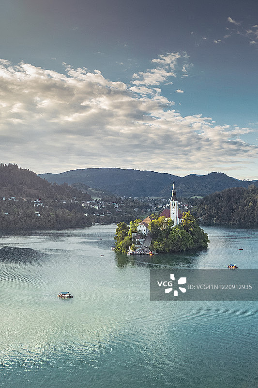 布莱德岛和湖泊风光图片素材