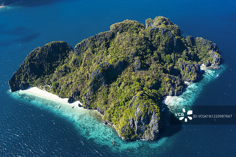 从上方俯瞰：菲律宾巴奎特湾Entalula岛白色沙滩图片素材