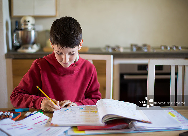 厨房里的家庭教育图片素材