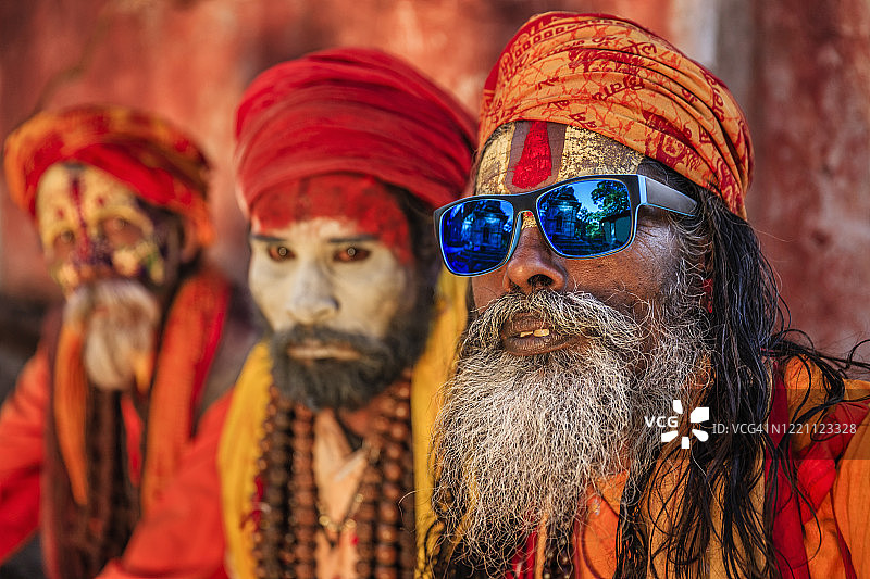 苦行僧 - 坐在寺庙里的印度圣人图片素材