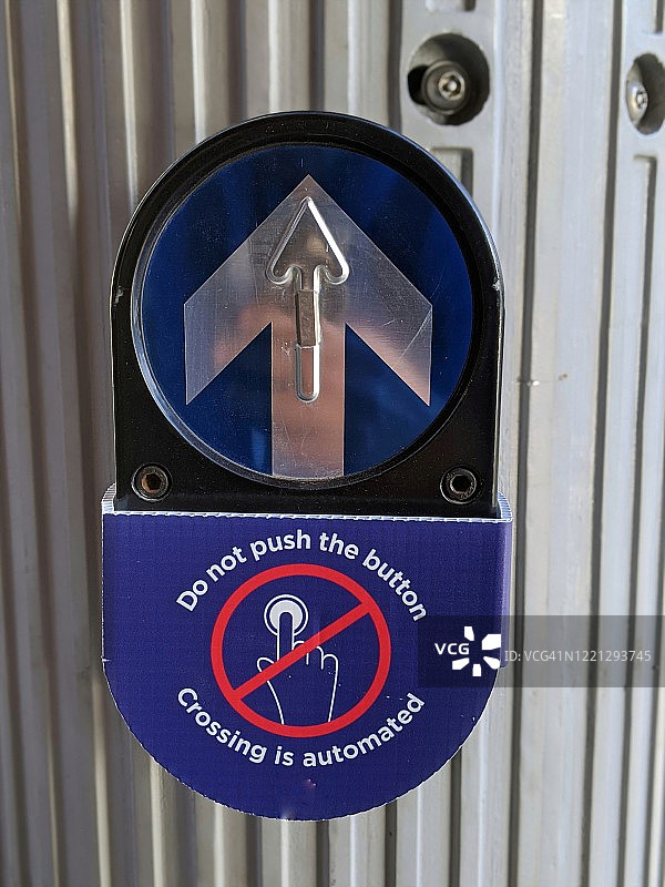 疫情期间的交通信号灯按钮图片素材