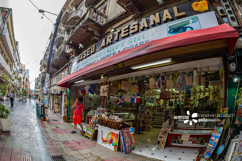 圣多明各梅里诺主教街的小型纪念品商店图片素材