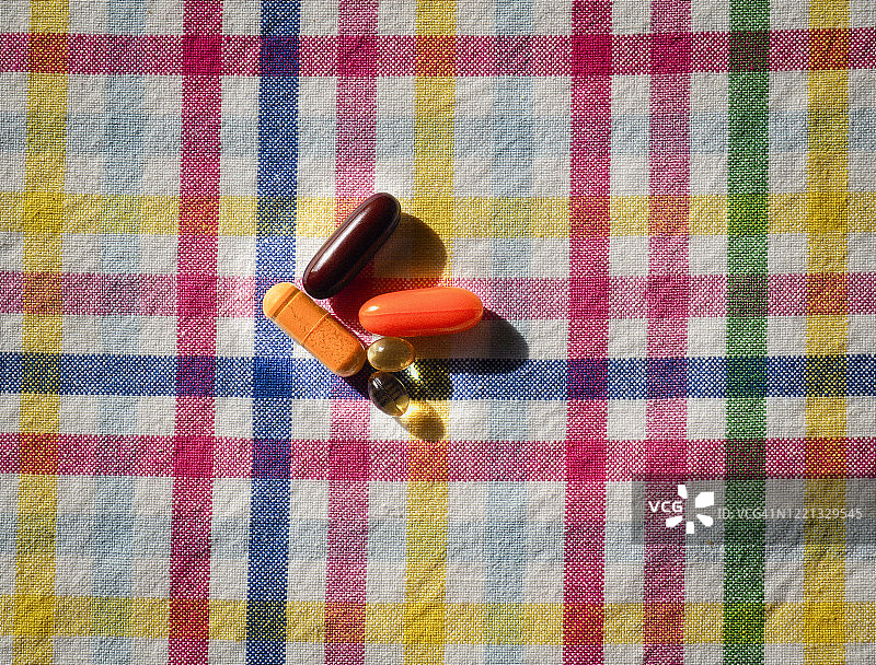 厨房桌子上的补品图片素材