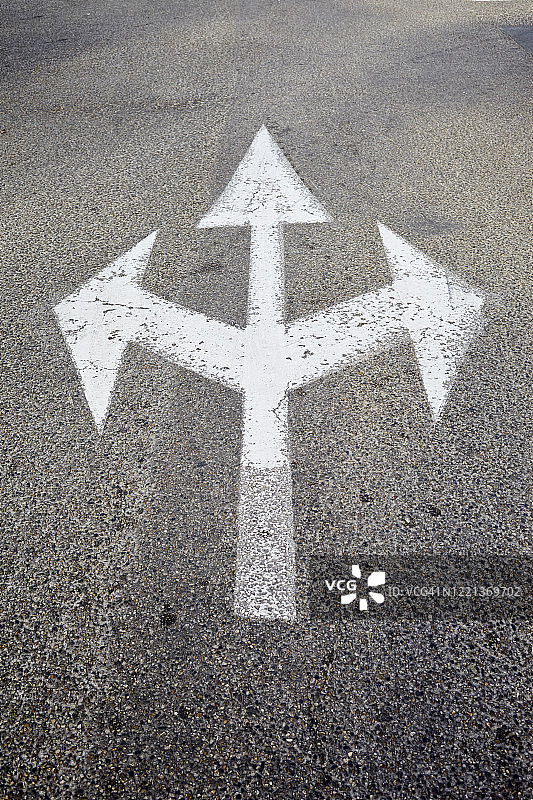 街道上的箭头高角度视图图片素材