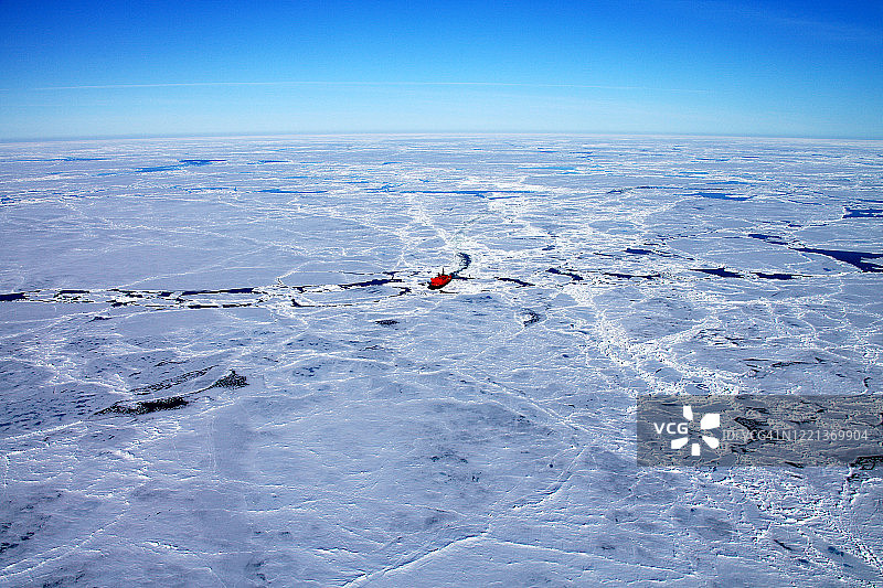俄罗斯破冰船在北冰洋上驶向北极图片素材