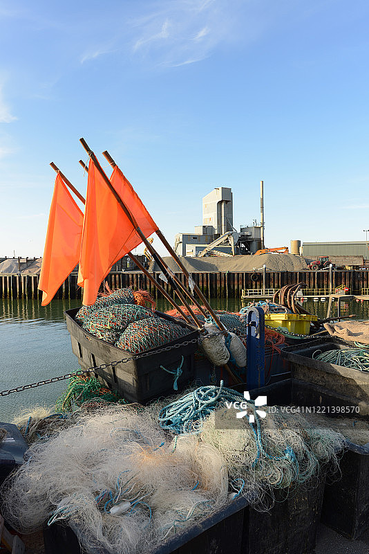 惠特斯特布尔港，背景是布雷特骨料厂图片素材