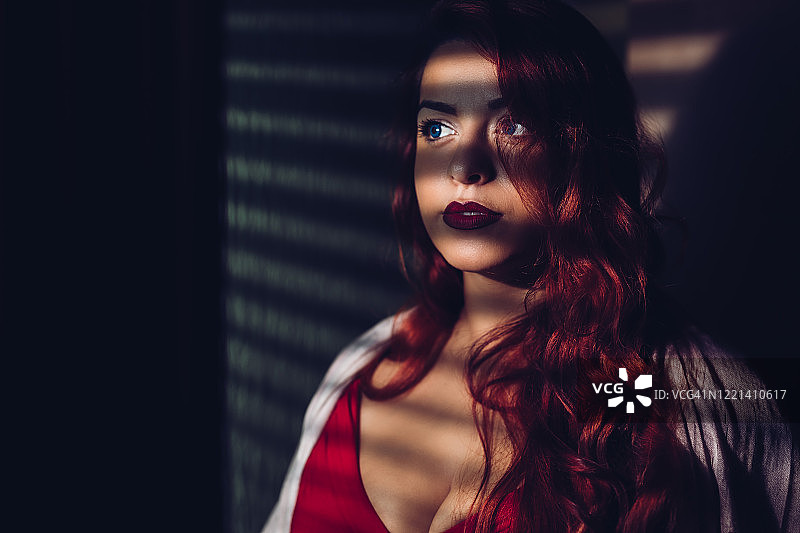 红色佳人肖像图片素材