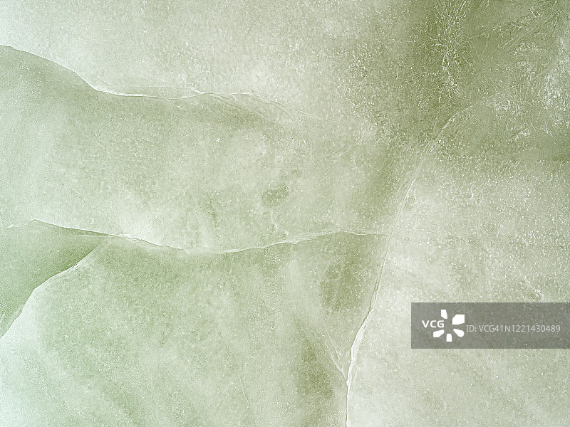 绿色背景上的裂冰纹理图片素材