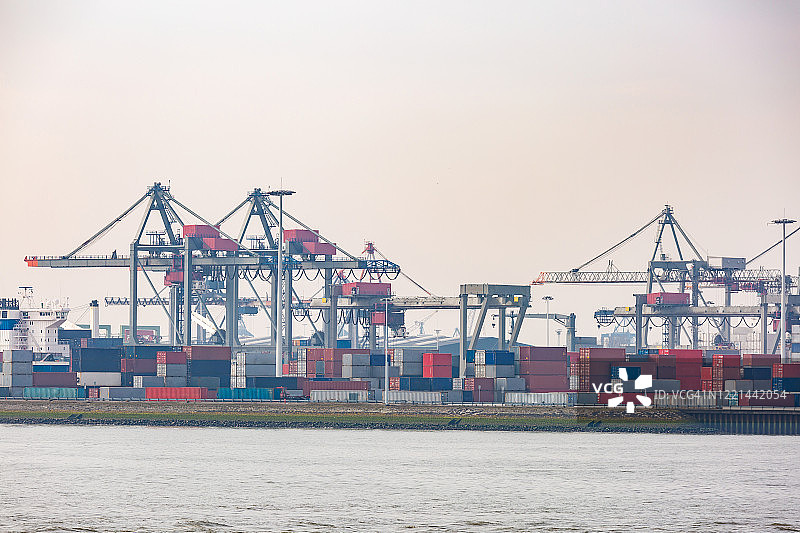 大型货运集装箱船图片素材