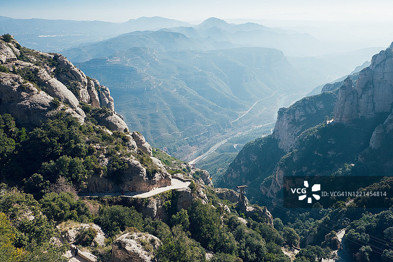 蒙特塞拉特修道院山区河流航拍图片素材