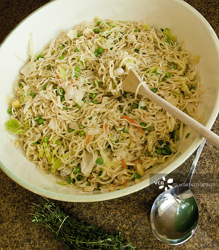 糖醋麻酱蔬菜面图片素材