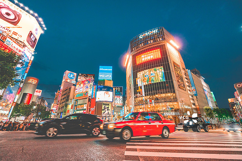 日本东京霓虹灯之夜未来城市人群车流图片素材