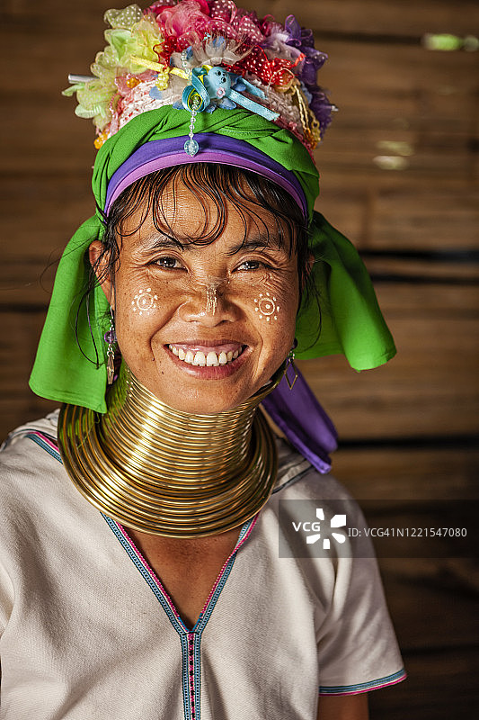 泰国北部卡伦族长颈女子的肖像图片素材