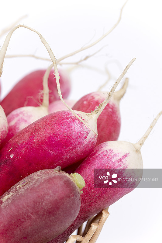 白色背景上的红萝卜堆图片素材