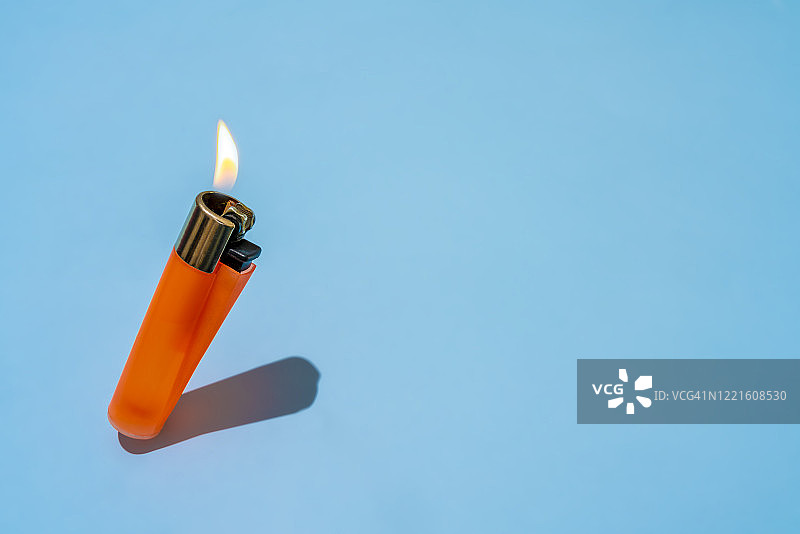 带火焰的打火机图片素材