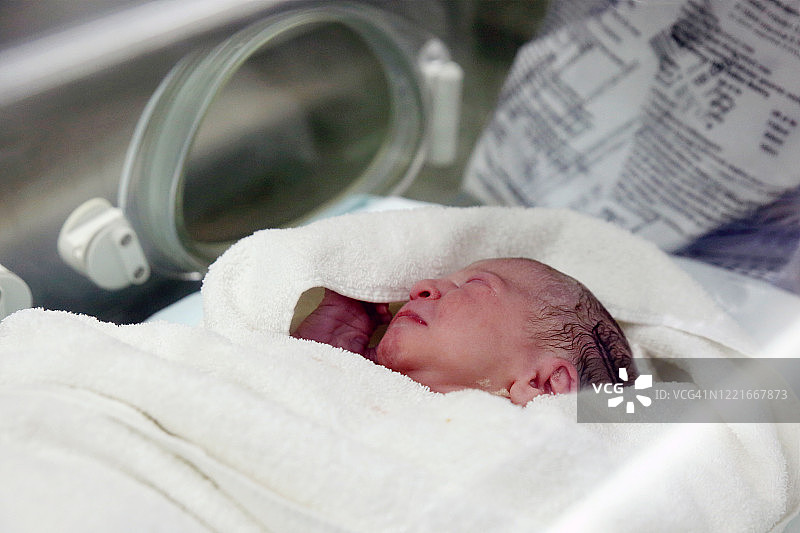 新生的婴儿图片素材