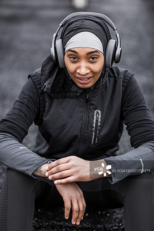 在荷兰的年轻穆斯林女运动员图片素材