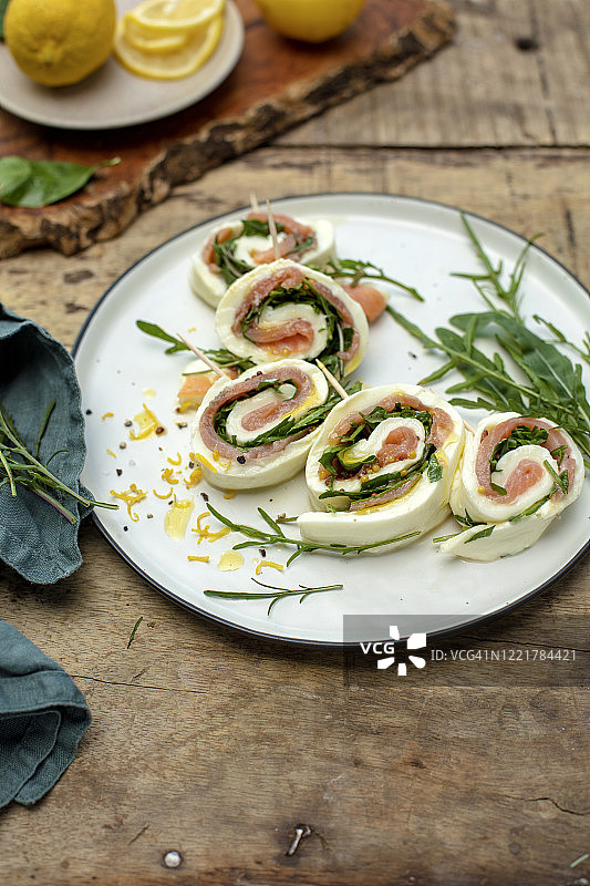 马苏里拉奶酪三文鱼卷图片素材