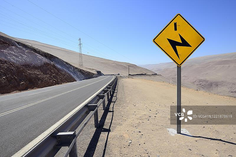 泛美公路智利北部弯道道路标志图片素材