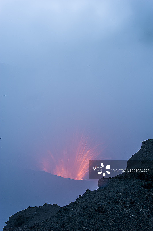 亚苏尔火山爆发，瓦努阿图图片素材