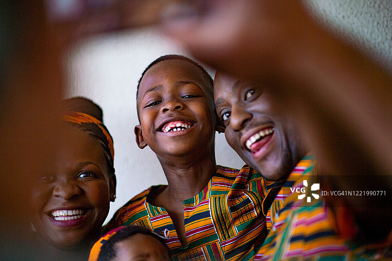 传统非洲家庭自拍图片素材