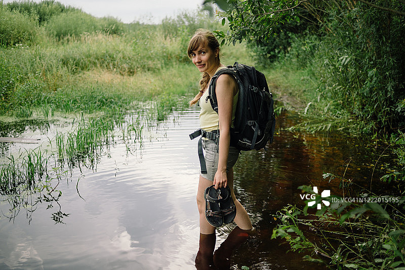 女背包客图片素材