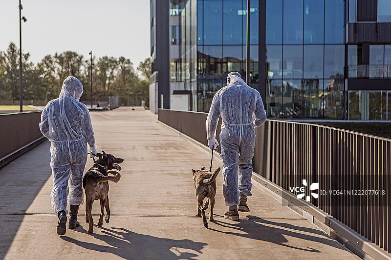 新冠疫情期间的医院安全检查图片素材