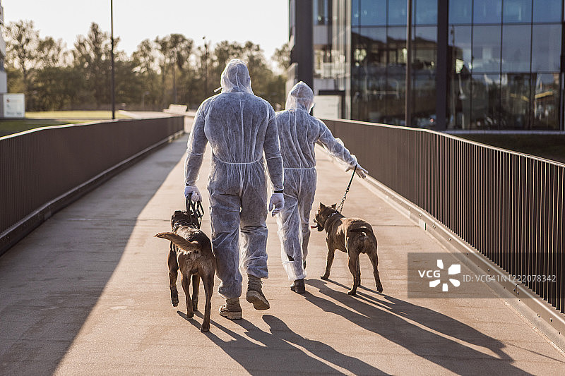 新冠疫情期间的医院安全检查图片素材