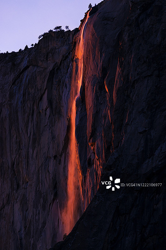 约塞米蒂国家公园的马尾瀑布图片素材