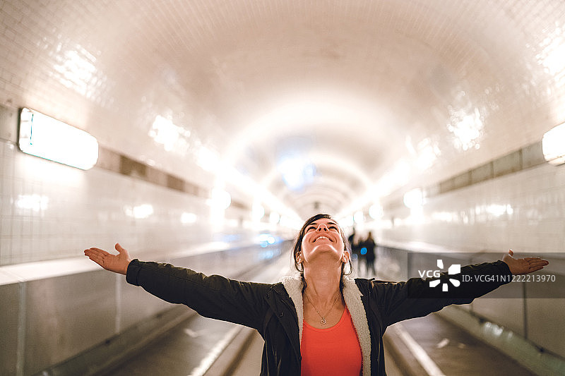 欣赏易北河老隧道图片素材
